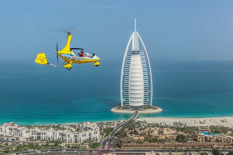 Autogire devant le Burj Al Arab