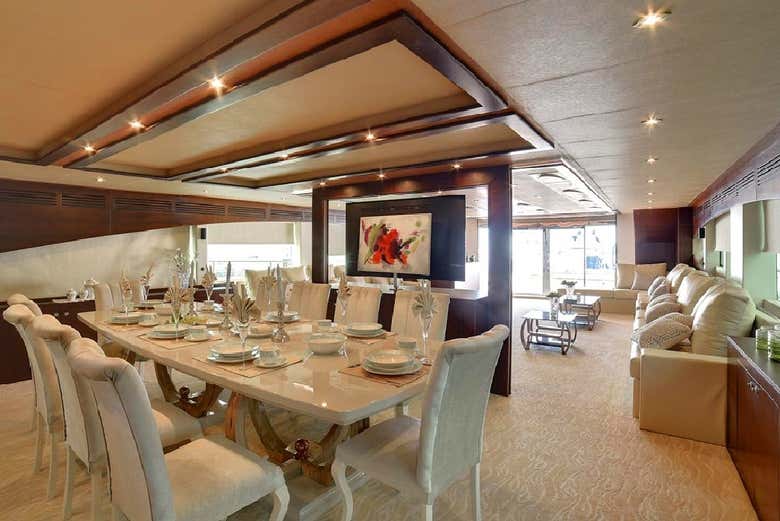 Salle à manger du yacht