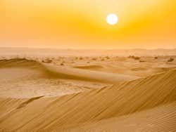 Coucher de soleil dans le désert de Dubaï