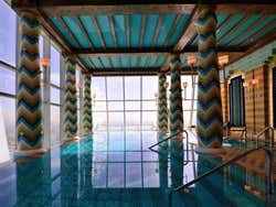 Burj Al Arab, piscine intérieure
