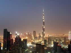 Dubaï à la tombée de la nuit