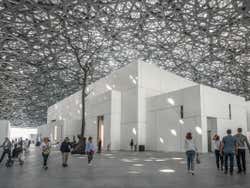 La pluie d'étoiles du Louvre