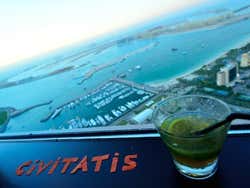 Vue tout en haut du bar de l'Hotel Marriot Harbour
